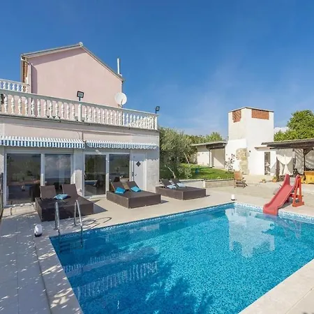 Villa Grobice *